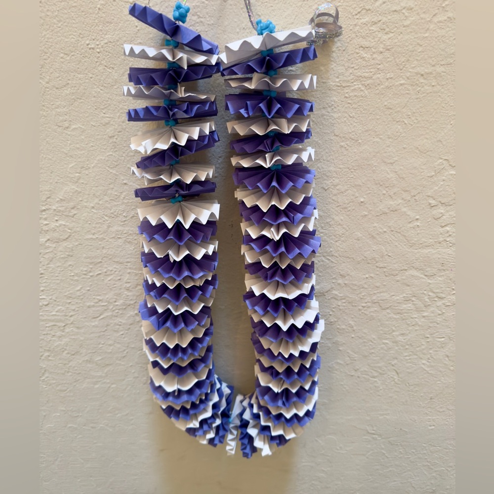 Handmade Blue & White Lei